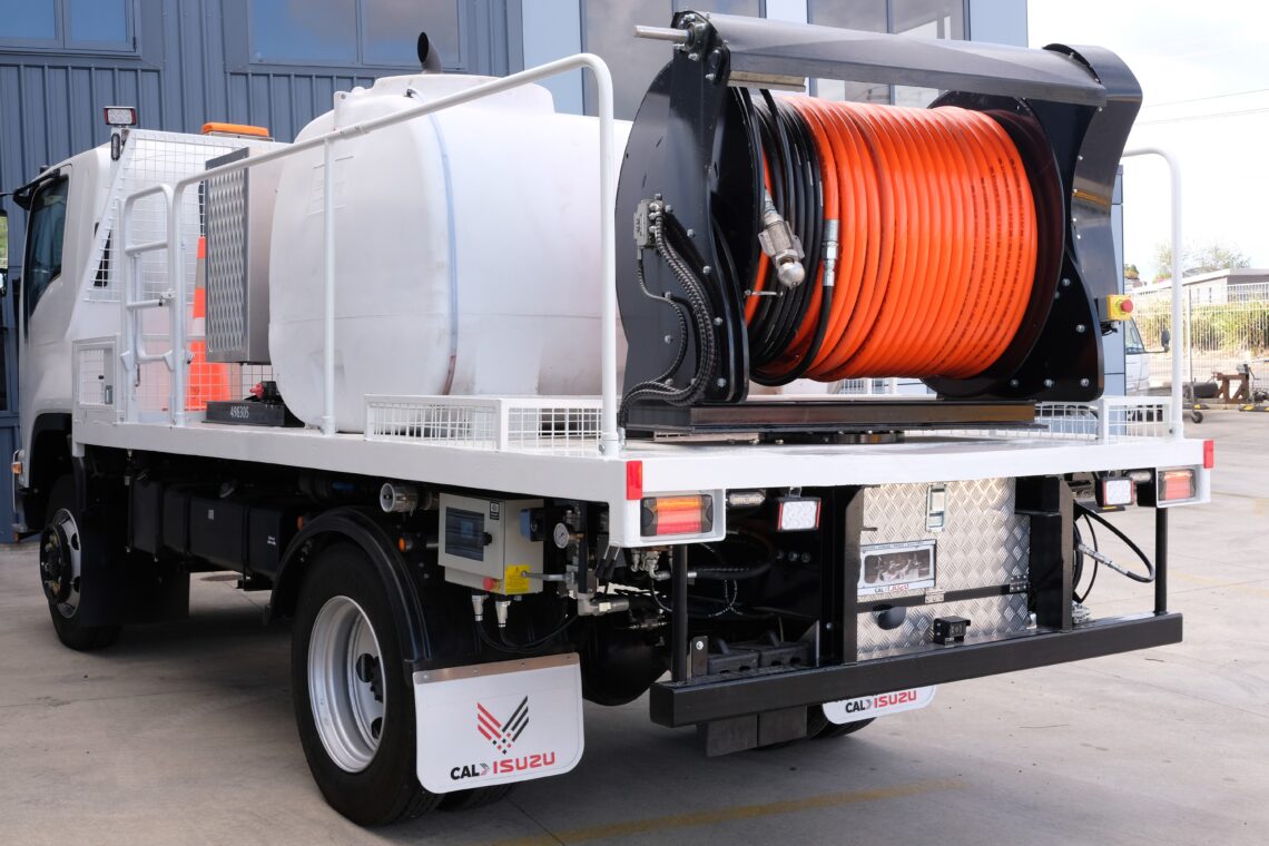 drain, cleaning, nozzle, warthog, culvert, sump, hose, reel, hydraulic, engine, tank, truck